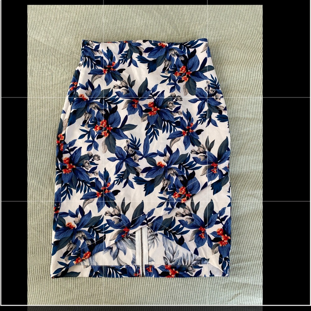 Jealous tomato skirt. Has an asymmetrical front and zipper in the back. Floral